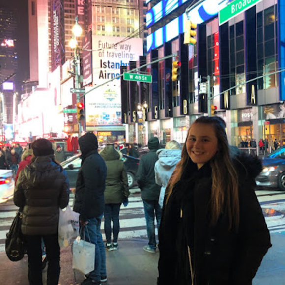 Meet your Posher, Kylie - Picture 1 of 1